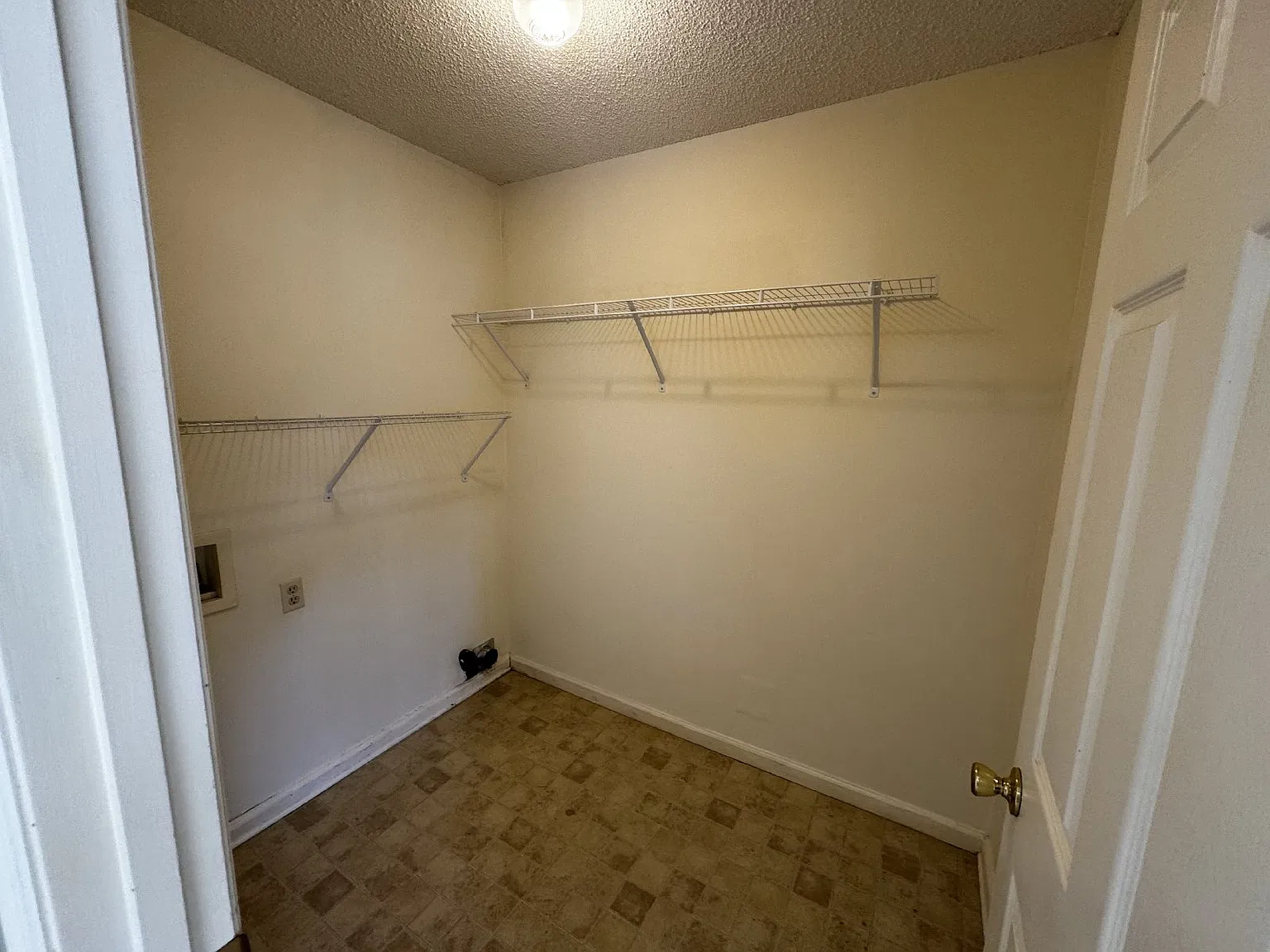 3 bed, 2.0 bath, 1162 sqft, $1,400 — Photo 4