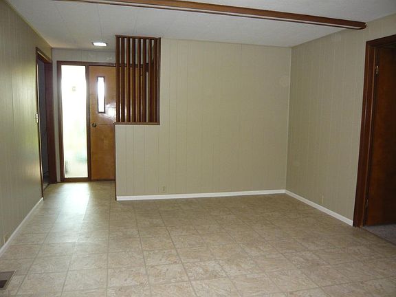 family room facing front door