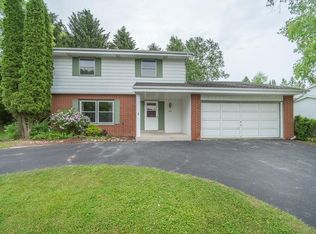 1576 Parkview Ln, Port Washington, WI 53074