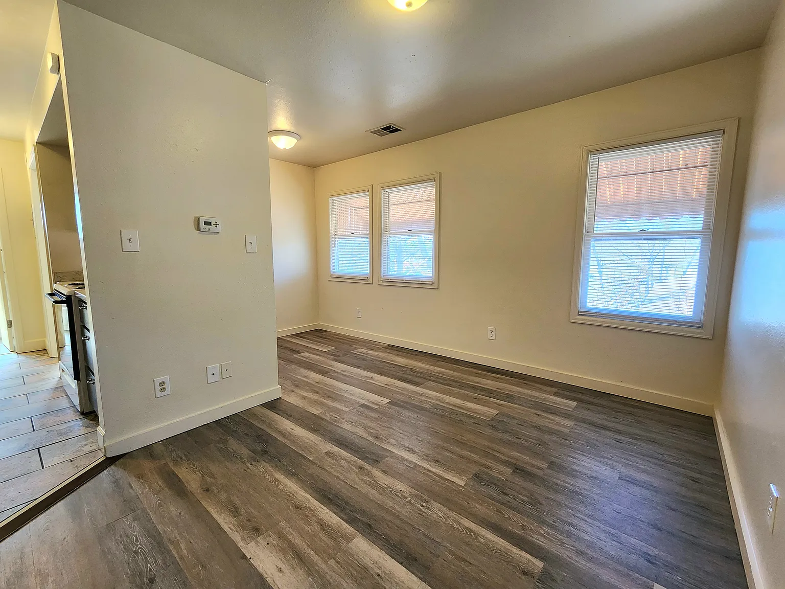 2 bed, 600 sqft, $800 — Photo 1