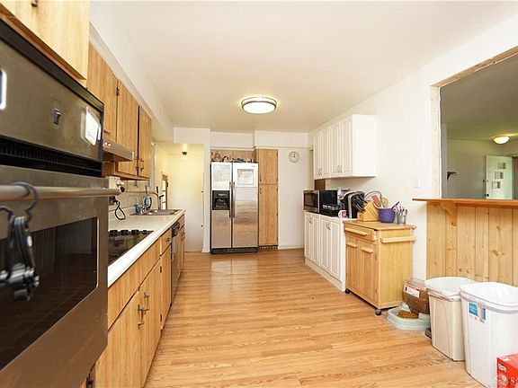 4th image of 805 Orchard St