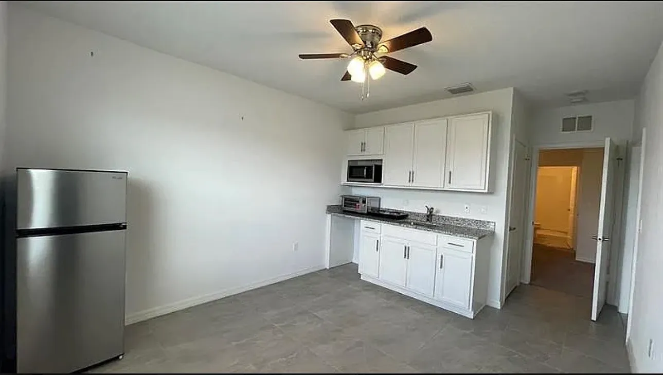 1 bed, 500 sqft, $1,300 — Photo 1