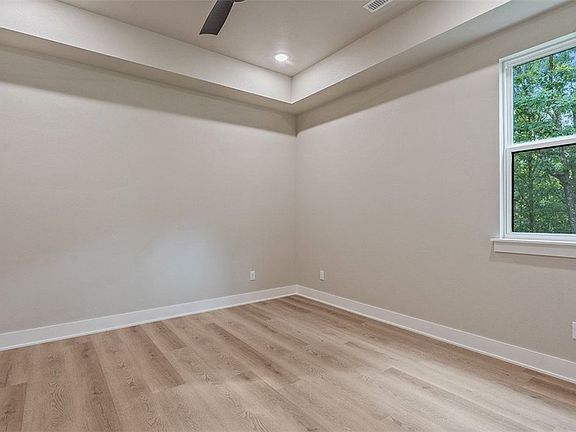 5th image of 7 Embleton Dr