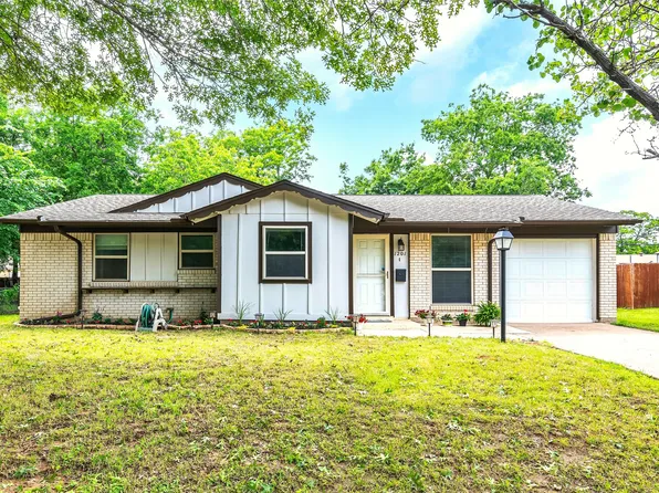 1201 Johns Dr, Euless, TX 76039