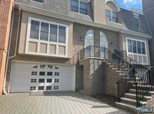 105 Stonegate Trl, Cresskill, NJ 07626