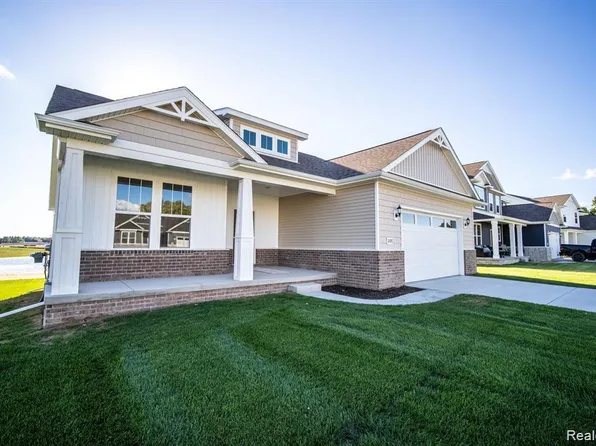 523 Round Rock Dr, Howell, MI 48843