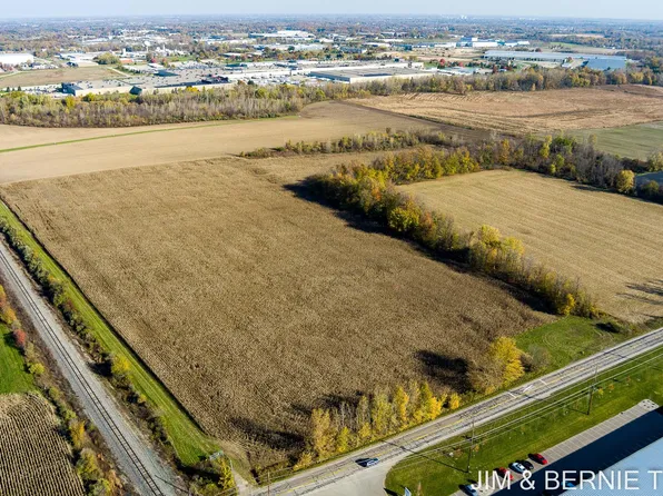 355 E 64th St, Holland, MI 49423