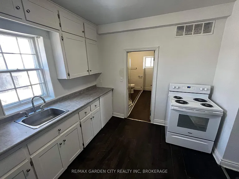 29 Rykert St S #1 — Photo 3