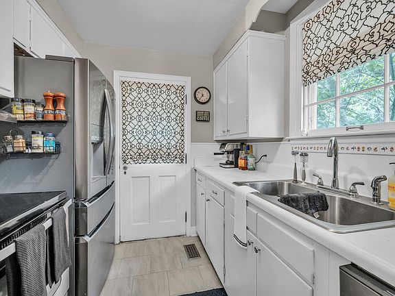 4th image of 202 Brookfield Ave