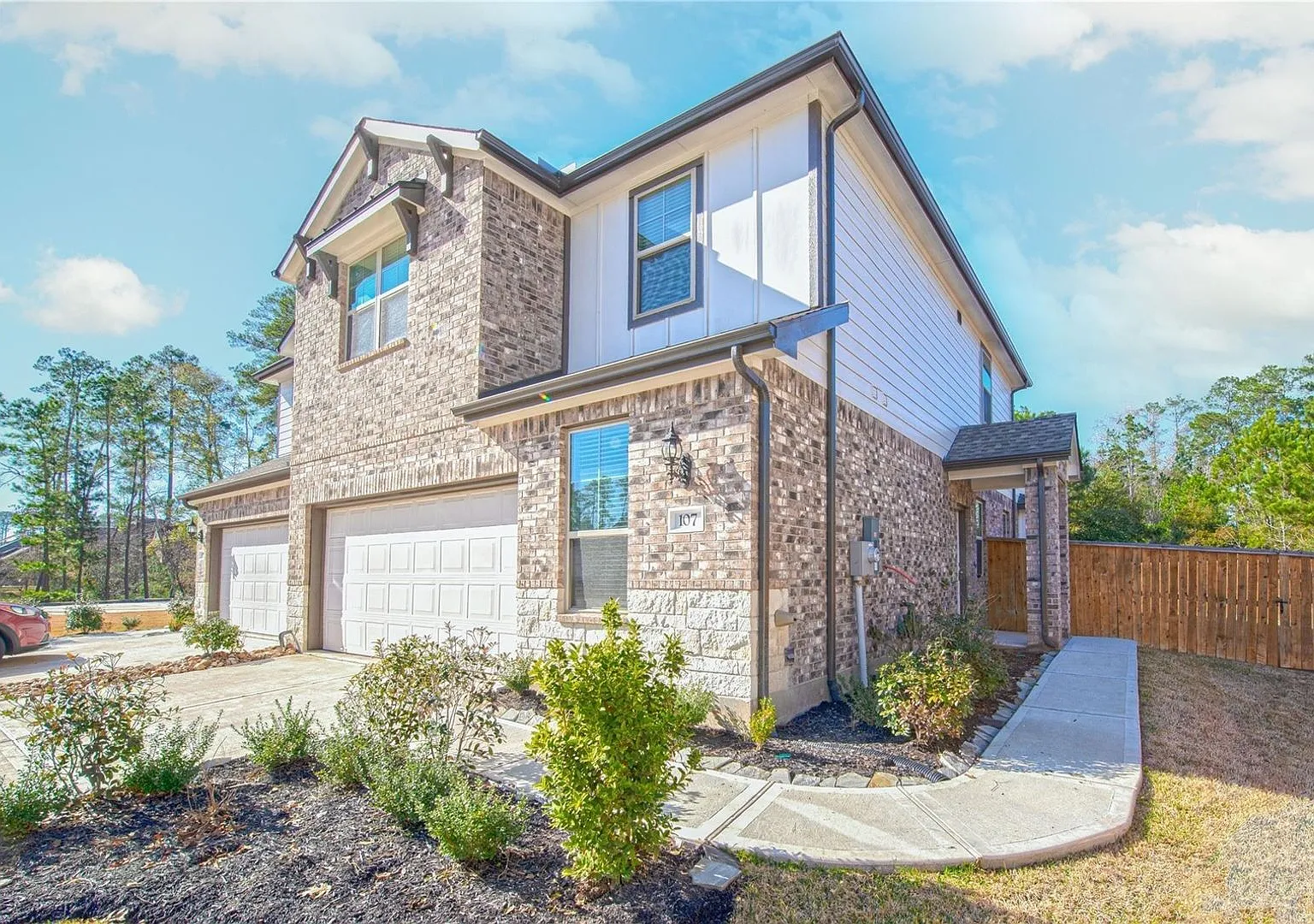 Spacious 4BR Townhome in Conroe — Photo 2