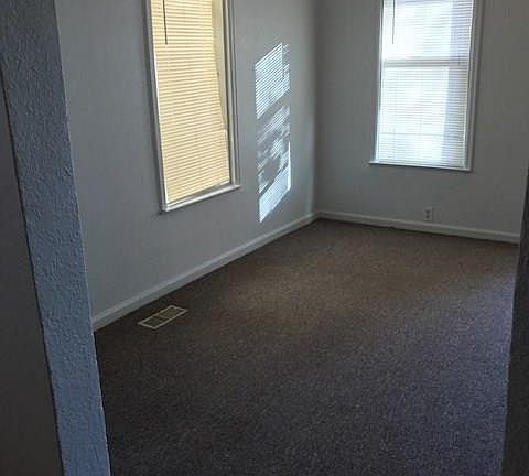 4th image of 817 E 10th St