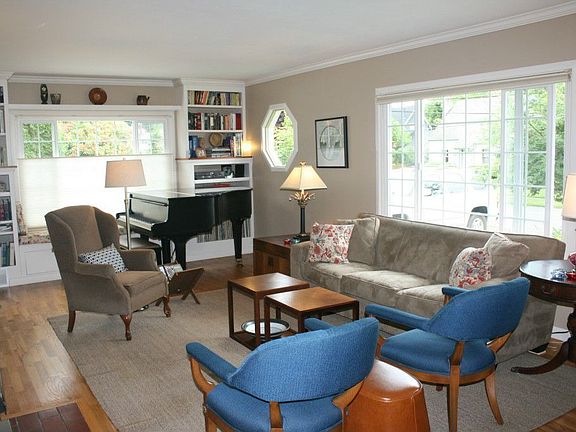5th image of 617 Carlyon Ave SE