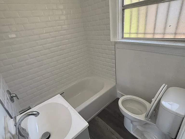 1222 W 88th St — Photo 21