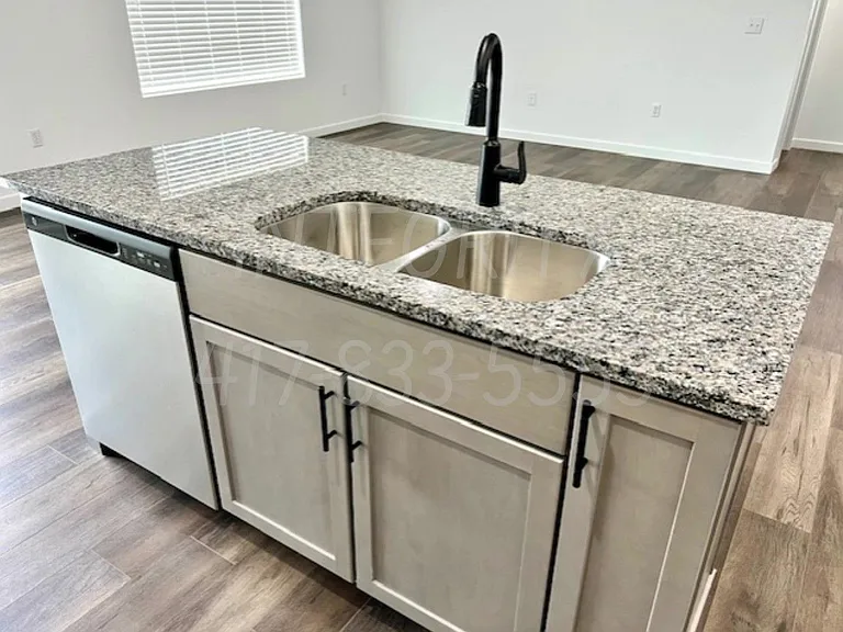 800 Hoffman Hills Blvd — Photo 8