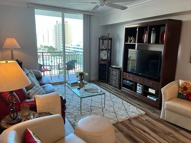 1 bed, 1.0 bath, 790 sqft, $2,600 — Photo 2
