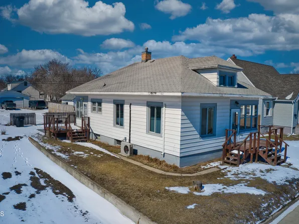 517 6th Ave W, Williston, ND 58801