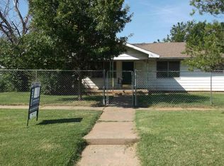 210 W Summit Ave, Electra, TX 76360