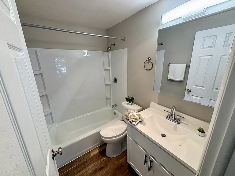 Capitol View Apartments — Photo 8