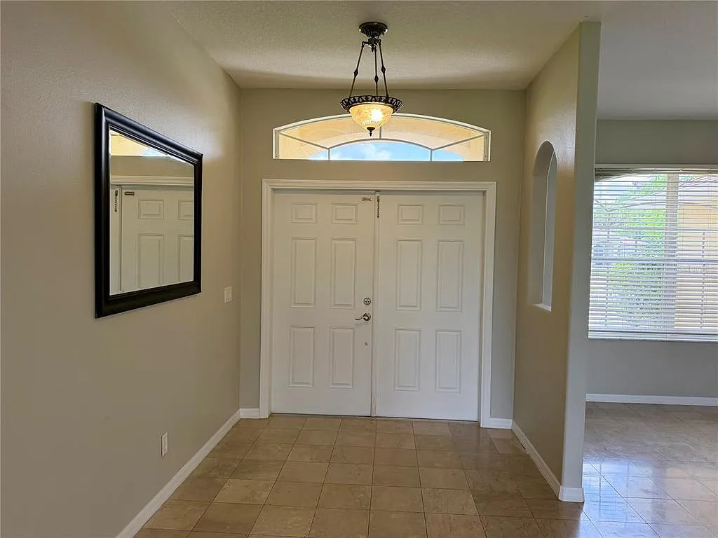 3 bed, 2.0 bath, 1815 sqft, $2,250 — Photo 3
