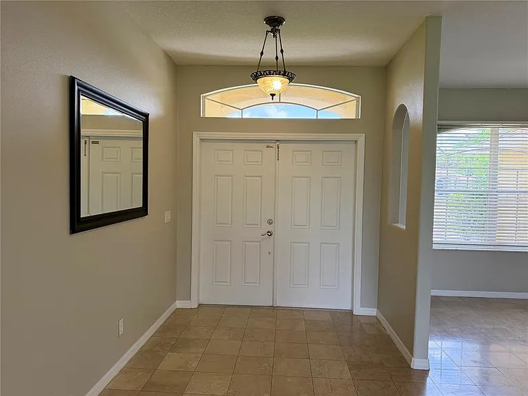 1204 S San Mateo Dr — Photo 3