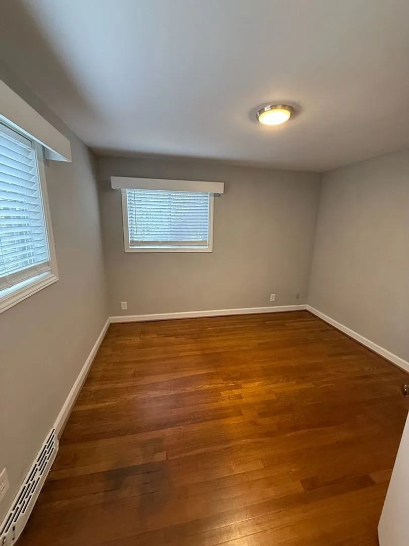 Oakwood Apartments | 2425 Queen Street Apt #10 — Photo 4