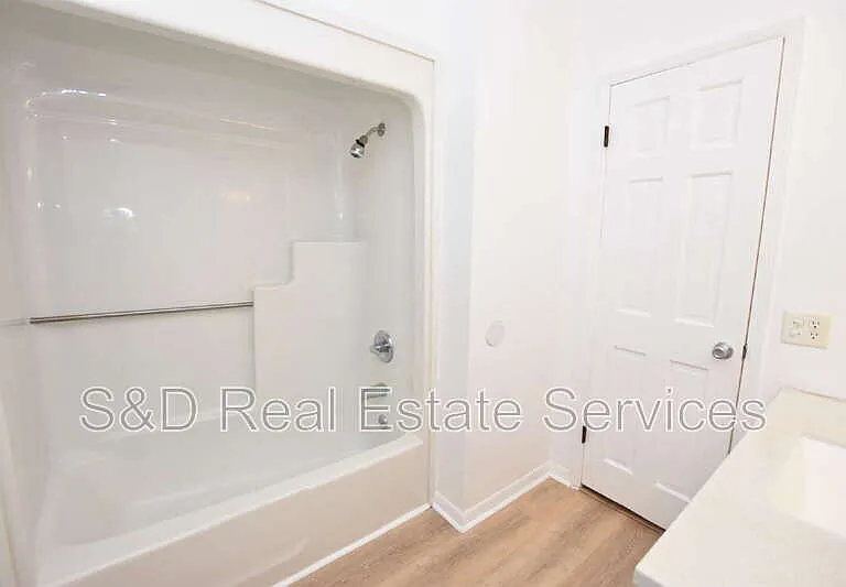 2221 9th St SE — Photo 17