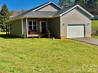 10 Scarlett Ridge Dr, Marshall, NC 28753