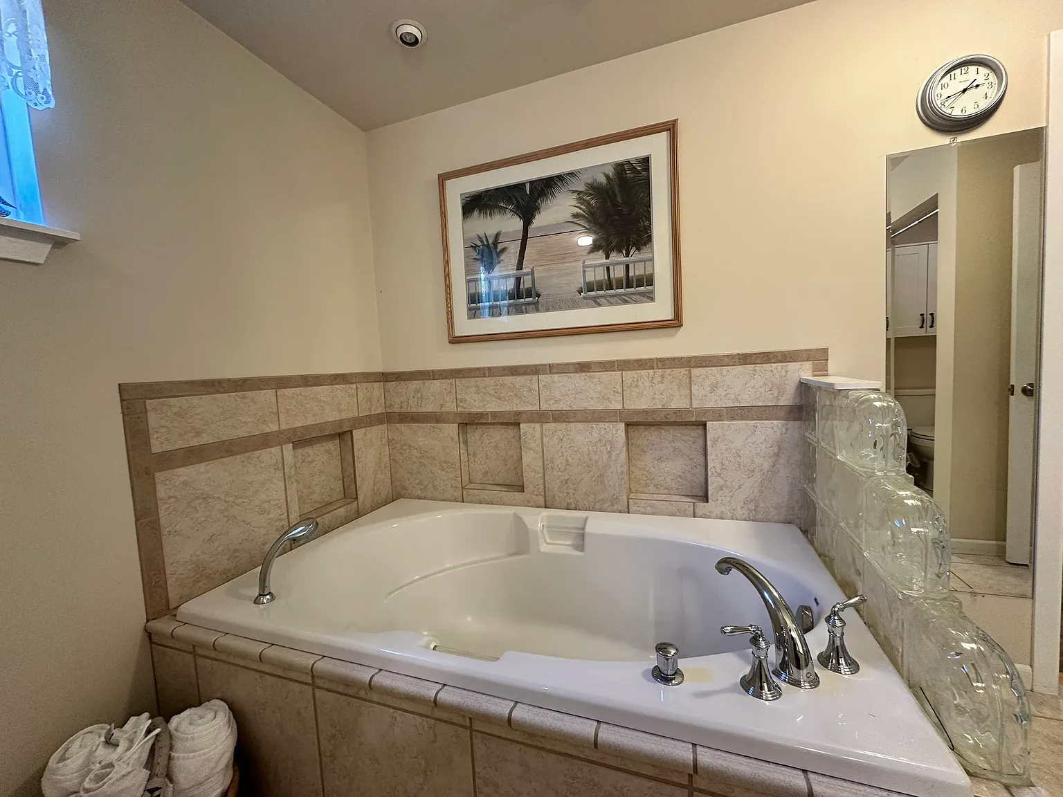 Studio, 600 sqft, $4,800 — Photo 4