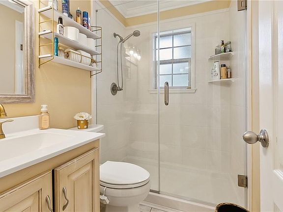 5th image of 5013 Warwick Dr