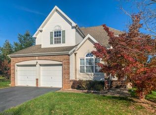 2 Boice Ln, Belle Mead, NJ 08502