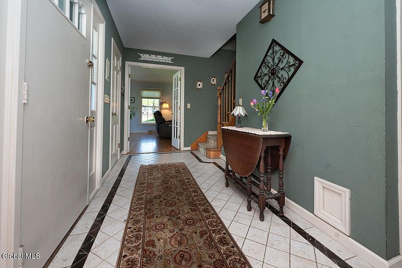 3rd image of 573 Jefferson Court