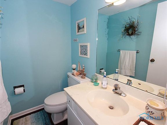 5th image of 10 Knollwood Dr