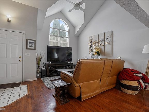 5th image of 8690 Foxwood Cir