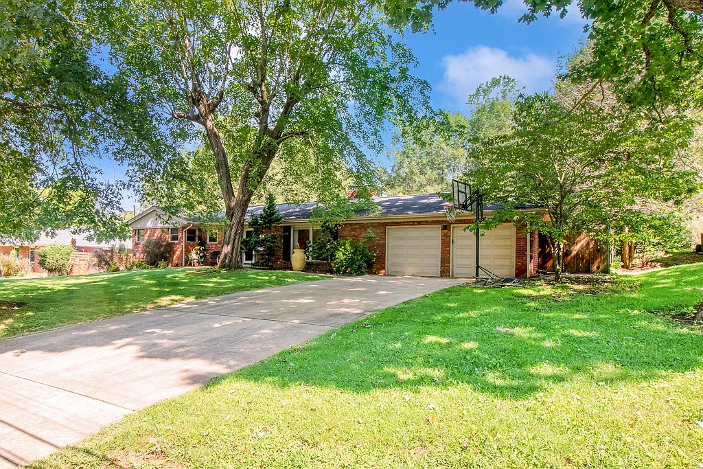 25 Bevlyn Dr — Photo 2