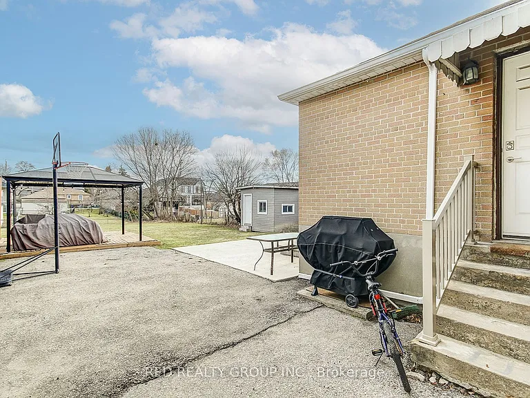 81 Grovedale Ave — Photo 3