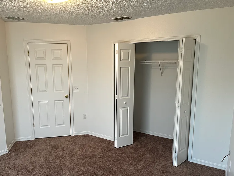 540 Brighton Ct — Photo 13