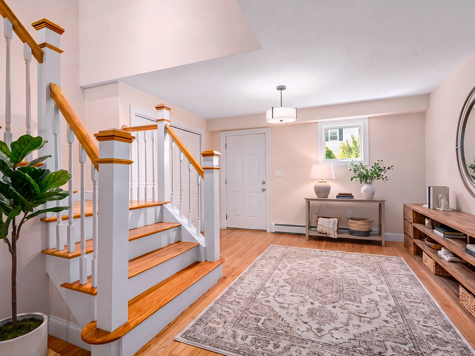 4 bed, 3930 sqft, $8,750 — Photo 3