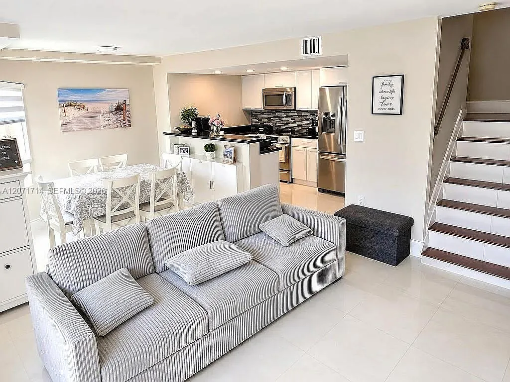 The Gables Iii Townhomes — Photo 4