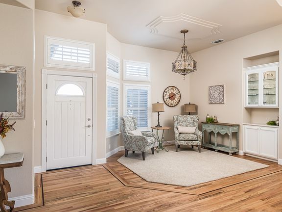5th image of 830 Sierra Vista Ct