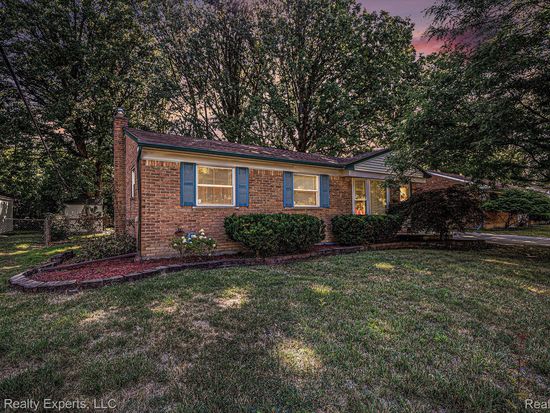 28048 Pierce St, Southfield, MI 48076