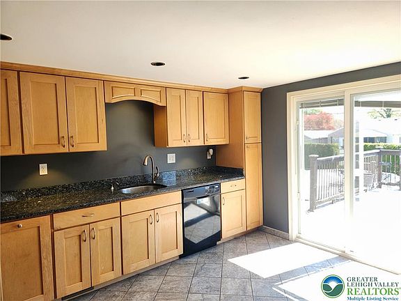 3rd image of 18 George Ave
