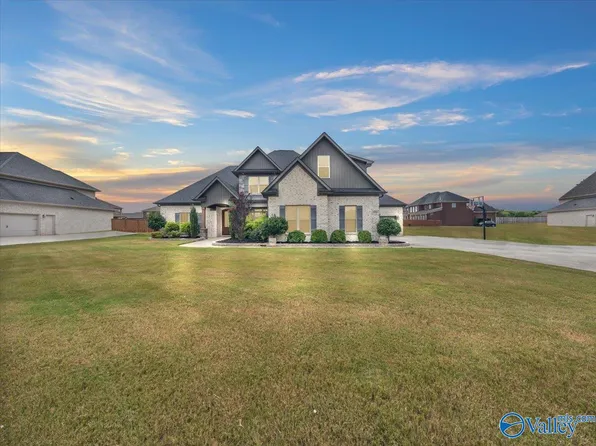 372 Spencer Lakes Dr, Meridianville, AL 35759