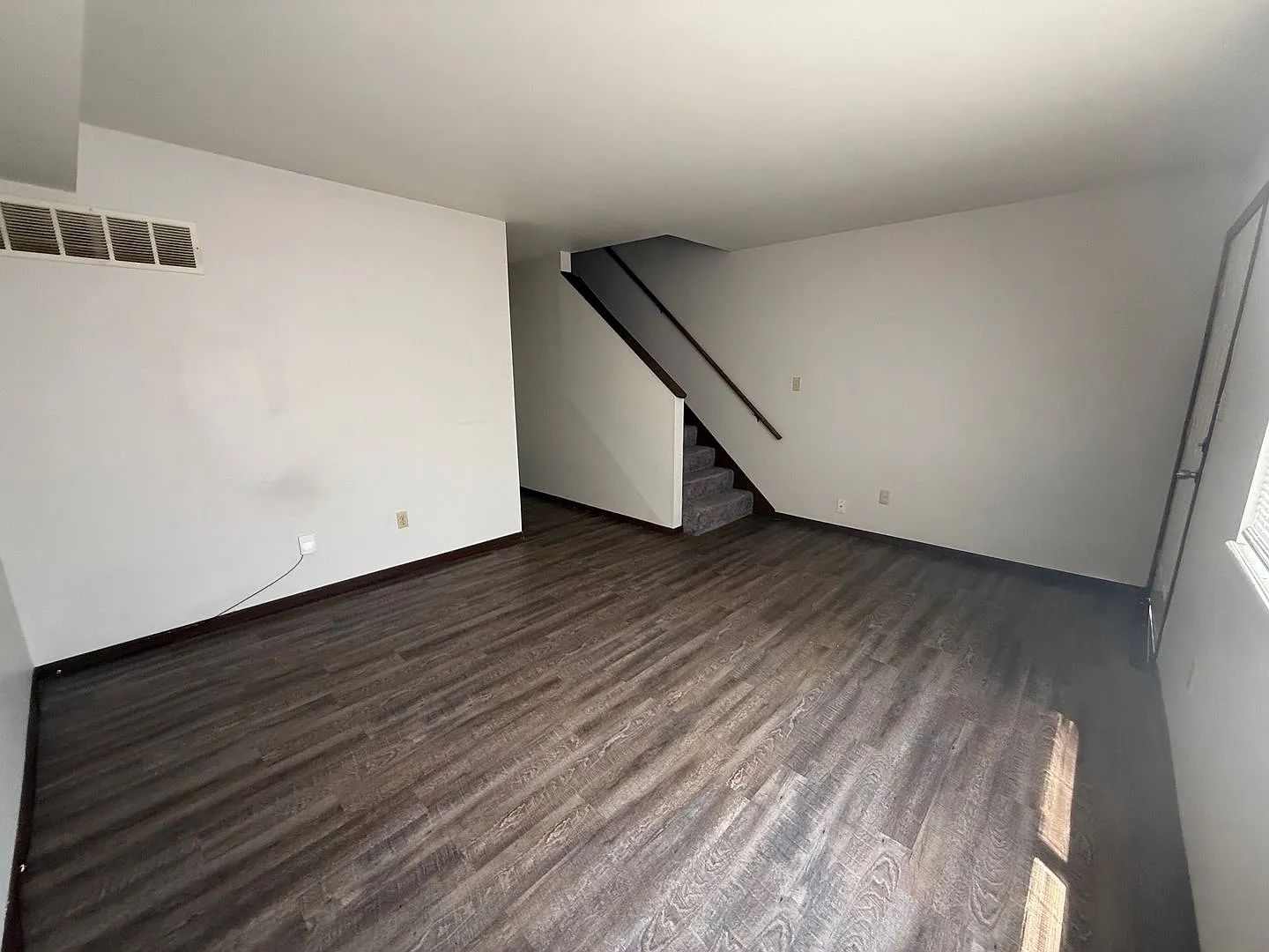 Beautiful Townhouse in Arnold! — Photo 3