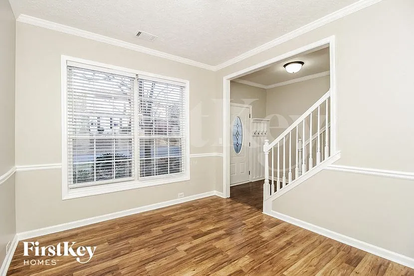 4 bed, 2.5 bath, 1732 sqft, $2,295 — Photo 2
