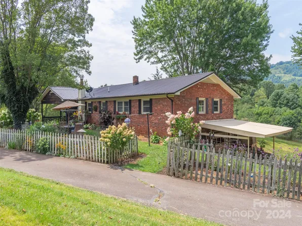 1110 Crawford Rd, Waynesville, NC 28785