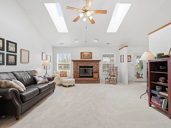 4th image of 159 Oxford Ave