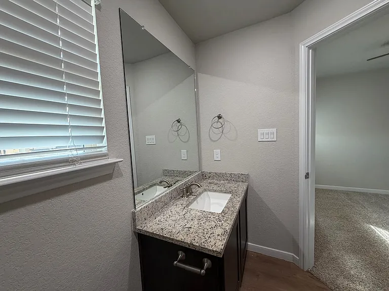 466 Emma Dr — Photo 15