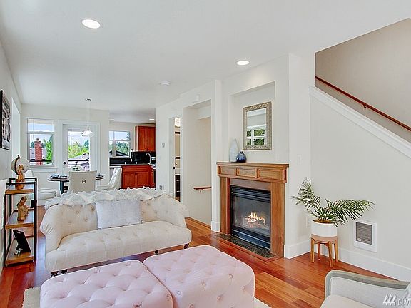 3rd image of 8126 Delridge Wy Sw B #B
