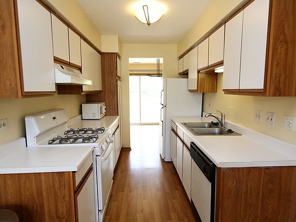 5th image of 361 Winfield Ct