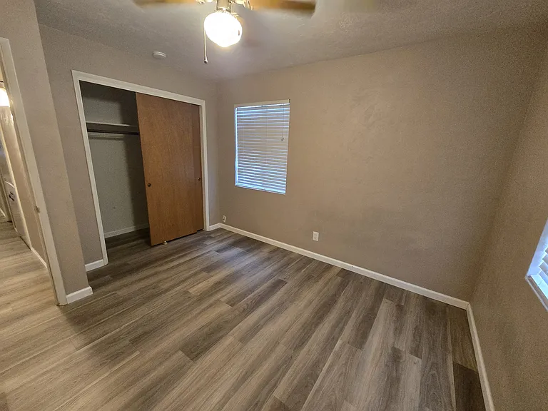 1860 W Henderson Ave #A — Photo 12